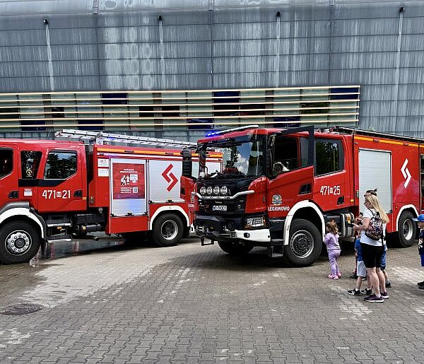 Legionowo: Przed Areną mieszkańcy spotkali się ze służbami
