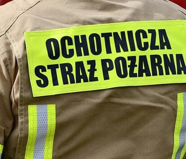 Sami ugasili pożar garażu, później poprosili o pomoc strażaków