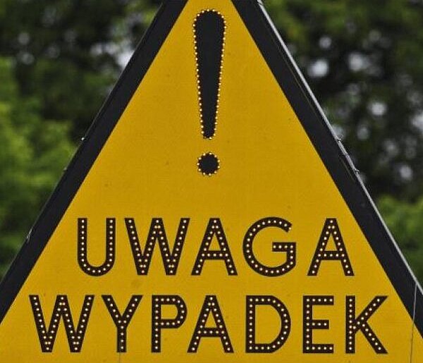 Wierzbica: Na DK61 bus wjechał do rowu. Jedna osoba w szpitalu