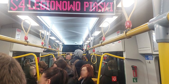 Ścisk w pociągu SKM. ZTM: „To była sytuacja awaryjna, na co dzień nie ma tłoku"