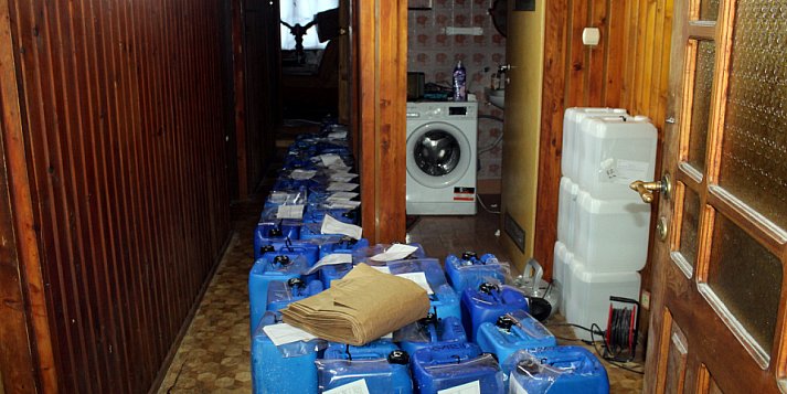 W wynajętym domu działała fabryka mefedronu. Policja zabezpieczyła 70 kg narkotyków