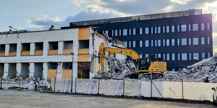 Stary budynek sądu i prokuratury znika z mapy Legionowa