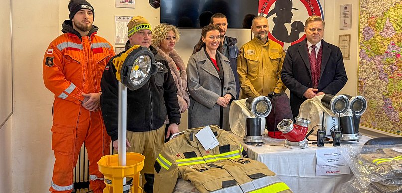 Motopompa, radiotelefony i skafander do pracy w wodzie. Nowy sprzęt dla OSP JRS