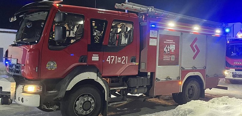 Interwencja przy szkole w Chotomowie. 46-latek doznał urazu nogi