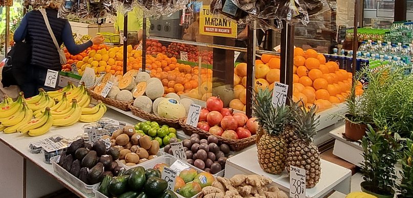 Nowy obowiązek dla sklepów. Owoce i warzywa z flagą państwa