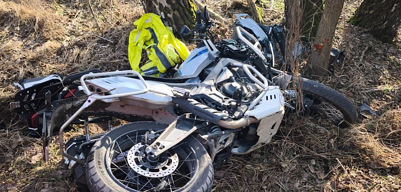 Nieporęt: Zderzenie motocykla z osobówką na DW631. Jedna osoba ranna