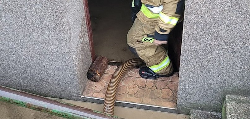 Zalana piwnica w Stasim Lesie. Woda sięgała metra wysokości