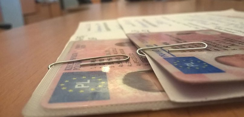 Najpierw Józefów, potem Legionowo. 73-latek doprowadził do dwóch kolizji i str...