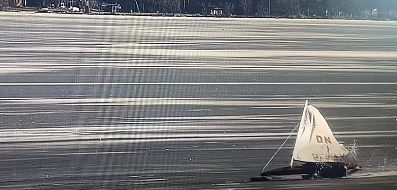 Jezioro Zegrzyńskie: Pod bojerem załamał się lód! LWOPR ostrzega (WIDEO)