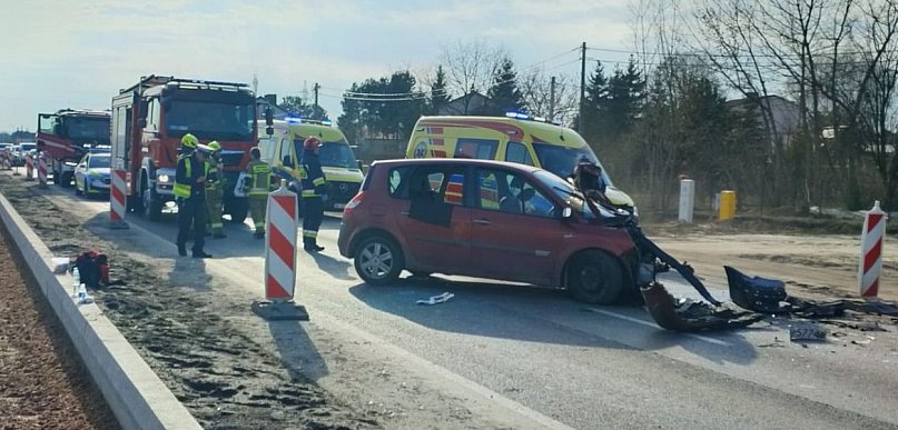 Michałów-Reginów: Czołowe zderzenie na DK61. Sprawca wypadku był pijany