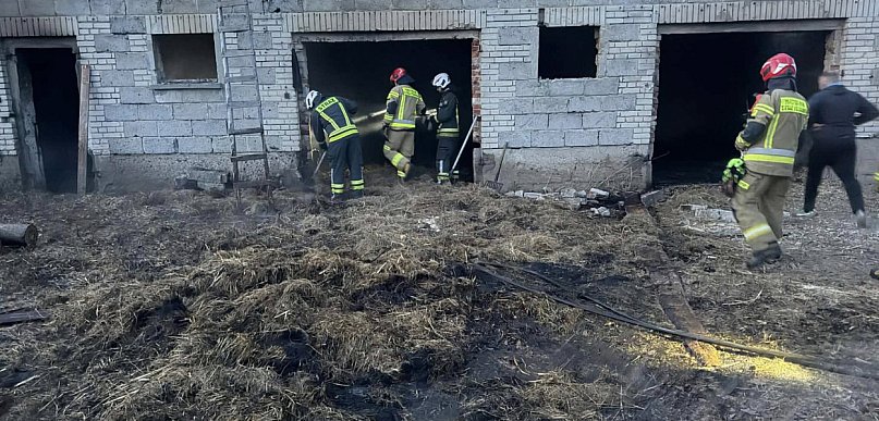 Pożar w Bożej Woli. W budynku gospodarczym paliło się siano