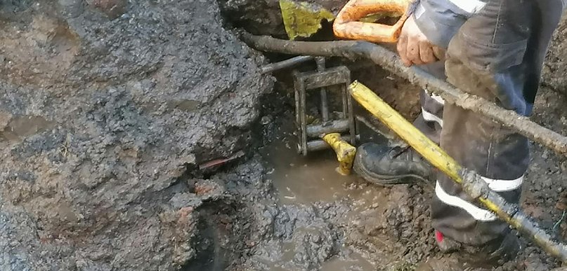 Jabłonna: Wyciek gazu przy DW630. Zamknęli drogę dla ruchu kołowego