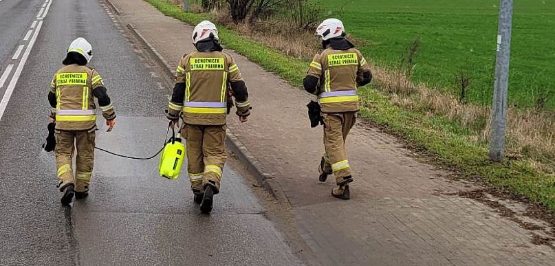 Skierdy: Przez godzinę usuwali śliską plamę z ul. Kowalika