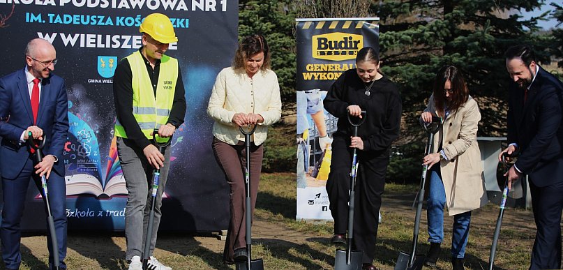 Wieliszew: Rozpoczęła się rozbudowa Szkoły Podstawowej nr 1