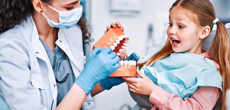 Kiedy zacząć leczenie ortodontyczne u dziecka – w wieku 6, 10 czy 13 lat?