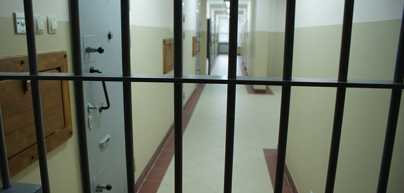 Recydywista znęcał się nad ojcem. Sąd zdecydował o tymczasowym areszcie