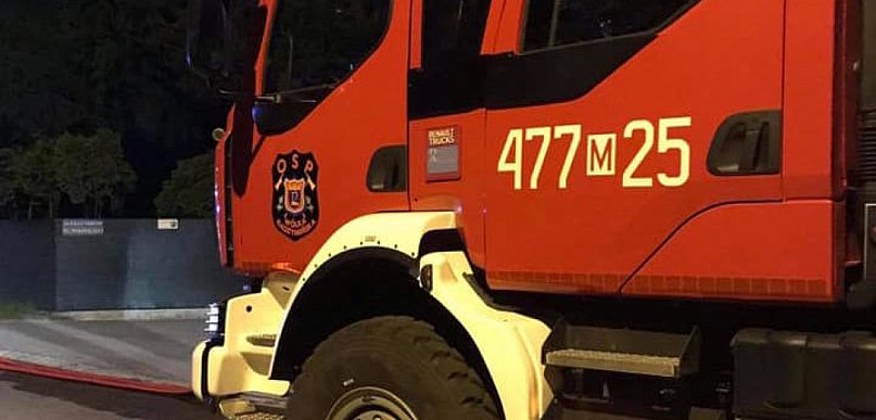 Wólka Radzymińska: Pożar chryslera. Ogień pojawił się pod maską auta