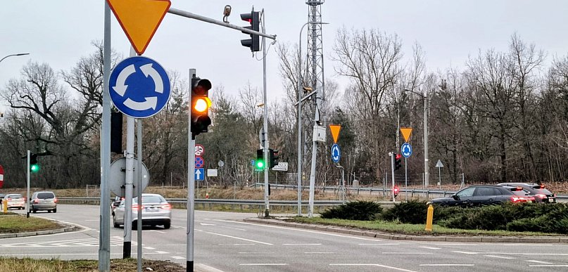 Jabłonna: Kolejna stłuczka na rondzie z kamerami red light