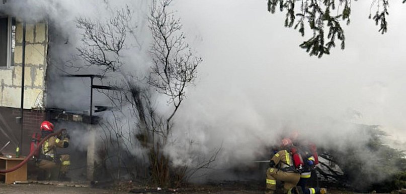 Łajski: Pożar domu przy Nowodworskiej. Zapaliła się elewacja budynku