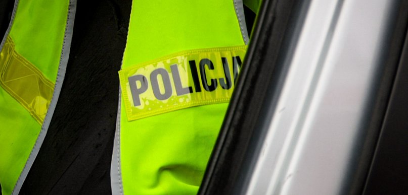 Zalesie Borowe: Osobówka uderzyła w drzewo