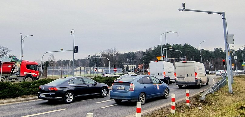 System Red Light w Jabłonnie. Milionowe wpływy z przejazdów na czerwonym