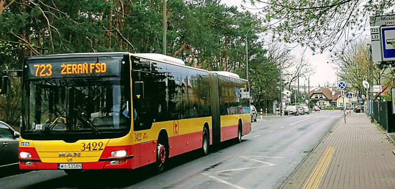 Błędne zapowiedzi w komunikacji miejskiej. ZTM tłumaczy, skąd się biorą