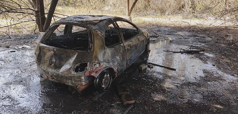 Góra: Pożar samochodu na terenie byłego PGR-u