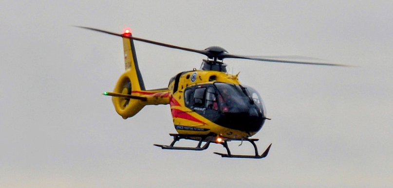 14-latka spadła z hulajnogi – jechała bez kasku.  W poważnym stanie trafiła...