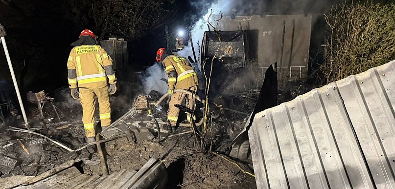 Cupel: Pożar altany przeniósł się na 4 działki. Zagrażał domkom letniskowym