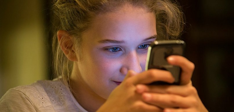 Nie tylko smartfony. Polacy chcą też ograniczeń w mediach społecznościowych...