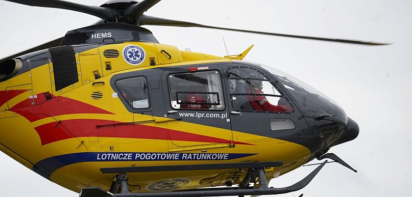 Poddębie: Wypadek dwóch nastolatków na hulajnodze. Interweniował śmigłowiec LPR