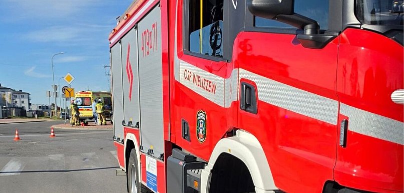 Wieliszew: Zderzenie dwóch osobówek na DW631. Kobieta w ciąży w szpitalu
