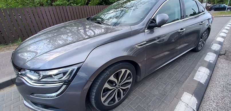 Jechał renault mając 2,4 promila. 74-latek zatrzymany przez innych kierowców