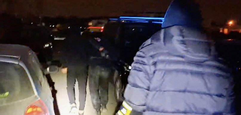 Policja rozbiła szajkę złodziei aut. Pomagał im mieszkaniec Wieliszewa?