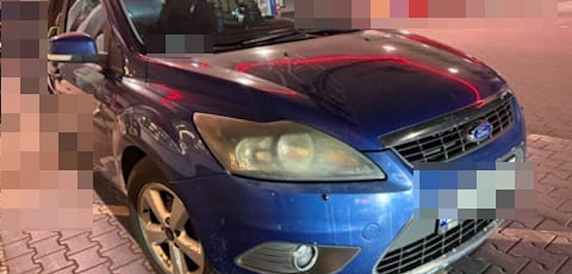 Pijany duet w fordzie. Kierowca miał 2 promile i stracił samochód