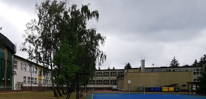 Gmina Wieliszew chce wyremontować dach szkoły podstawowej w Łajskach. Trwają...