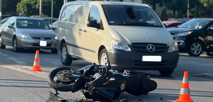 Chotomów: Kolizja osobówki i motocykla na Partyzantów