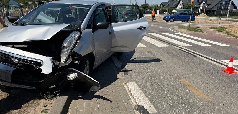 Volkswagen, kia i opel zderzyły się w Skrzeszewie. Jedna osoba wymagała..