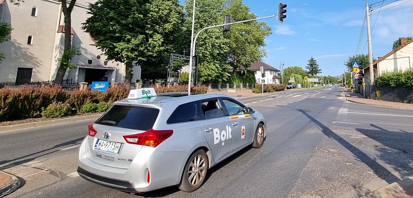 Polacy domagają się ostrzejszych wymogów dla kierowców taxi. Chodzi o prawo...