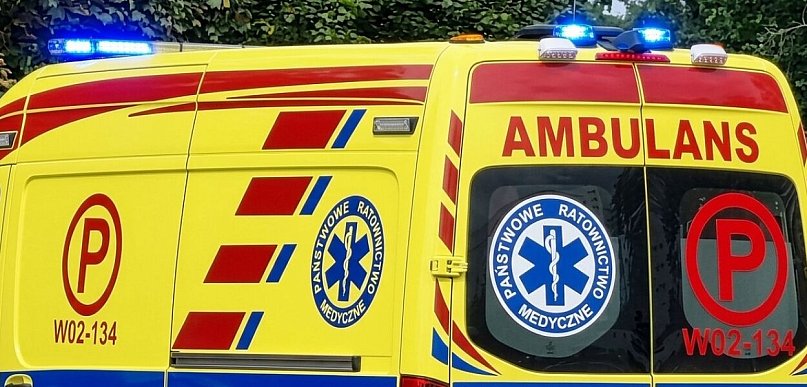 Legionowo: Zderzenie osobówki z busem na Jagiellońskiej. Kierowca kii nie...
