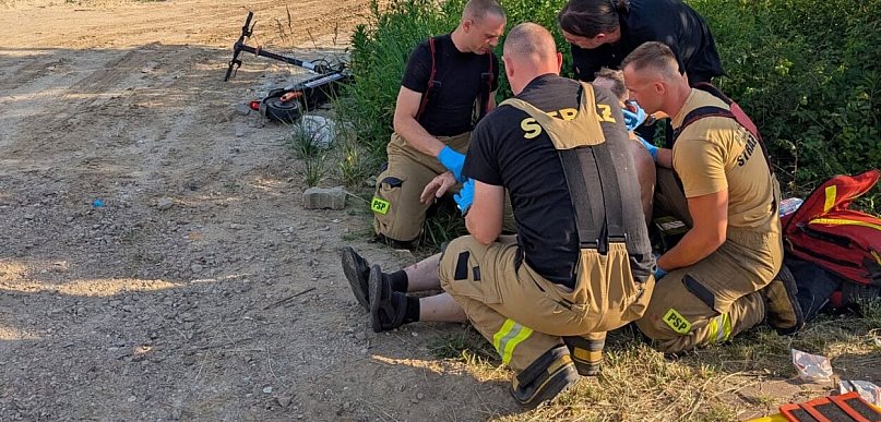 Wypadek na hulajnodze elektrycznej. Kierujący był po alkoholu, lądował LPR