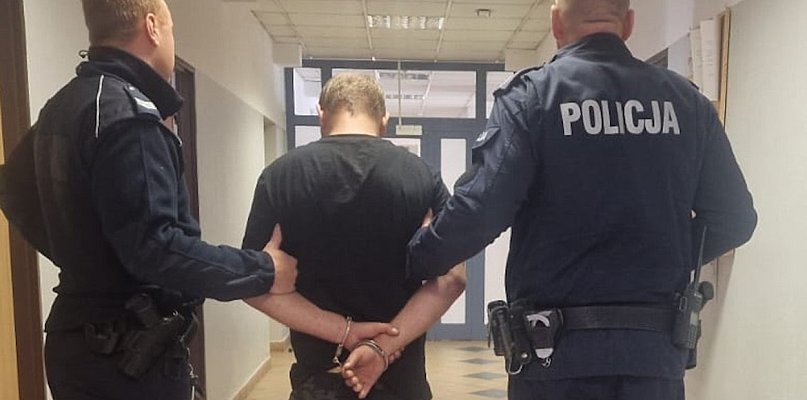 Pijany kierowca chciał rozjechać policjanta. Pościg zakończył się w Dębem - 141194