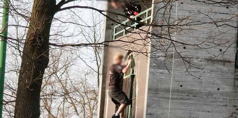 Legionowo: Wspięli się na stadionową wieżę. Uciekli przed przybyciem służb