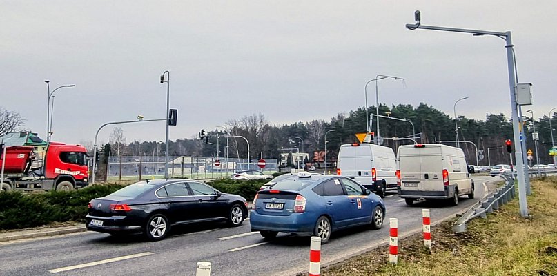 System Red Light w Jabłonnie. Milionowe wpływy z przejazdów na czerwonym