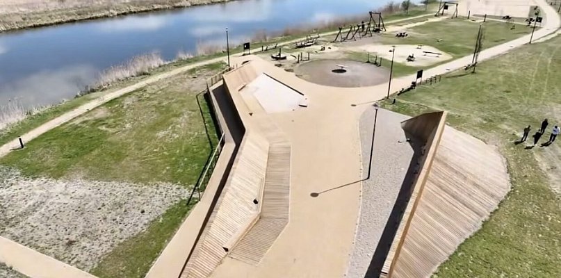 Piknik na start majówki w Wieliszewie. Park Świętojański w nowej odsłonie