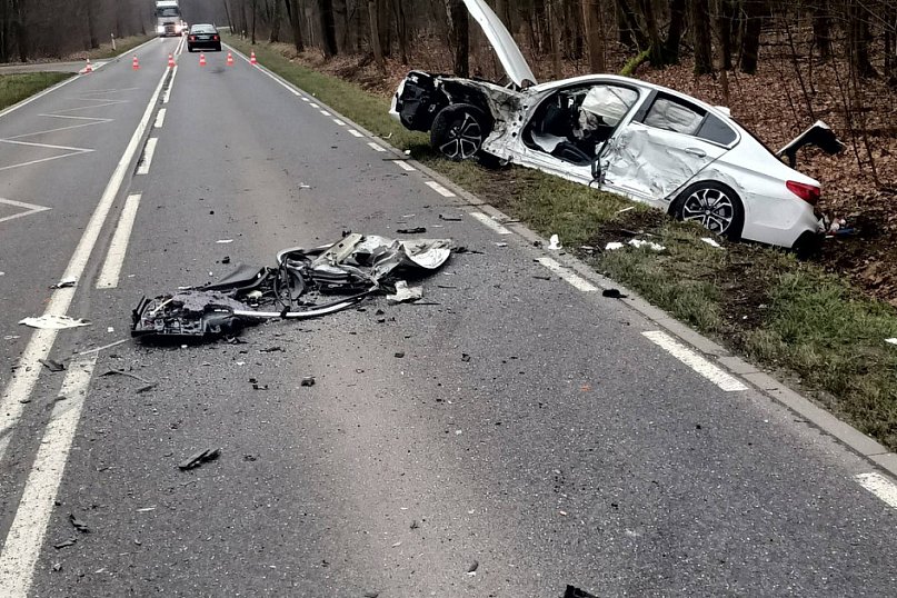 Jedna osoba trafiła do szpitala po wypadku na DW632