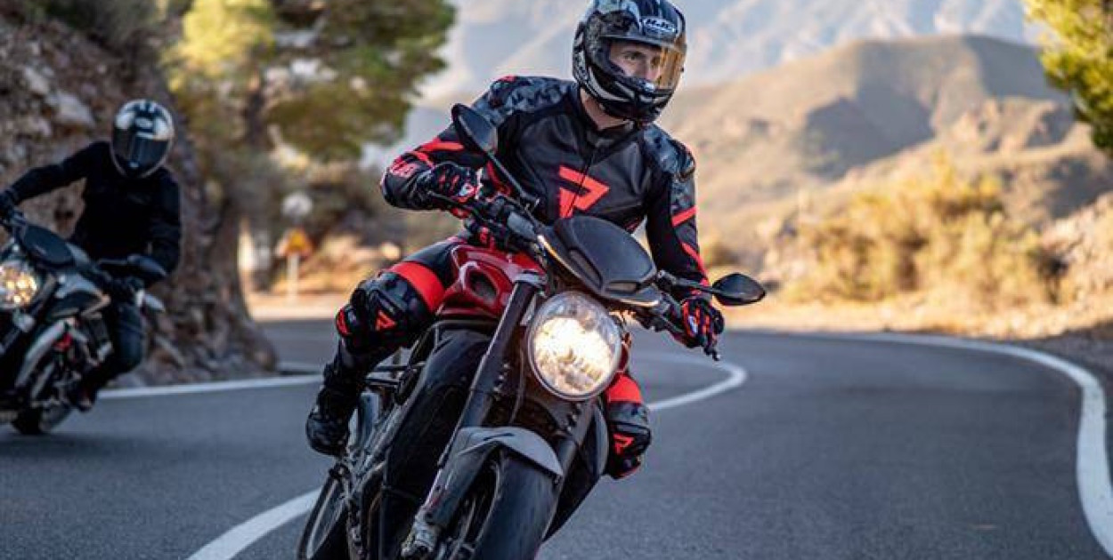 Styl kontra ochrona - jak wybrać idealną kurtkę motocyklową na sezon 2025?