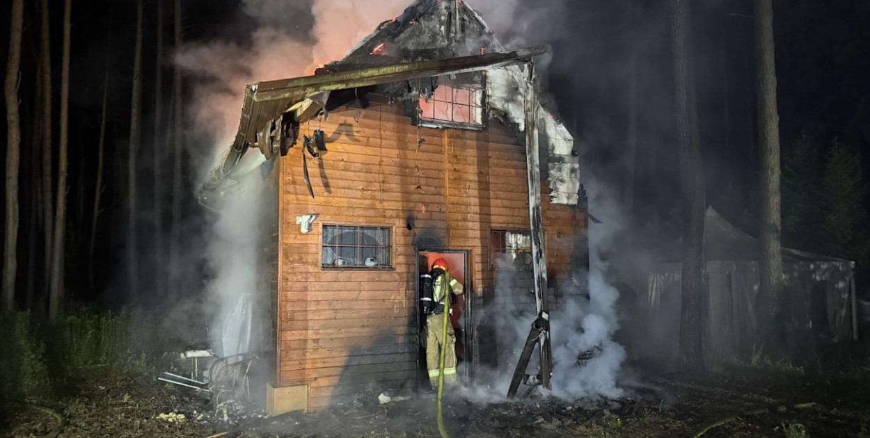 Skrzeszew: Pożar domku przy Kościelnej. Budynek spłonął całkowicie