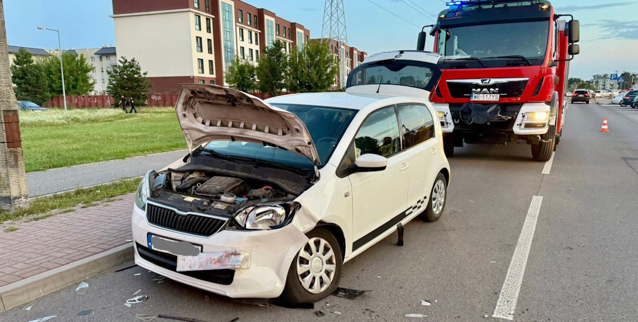 Legionowo: Zderzenie skody z toyotą na Piaskowej. Dwie osoby w szpitalu