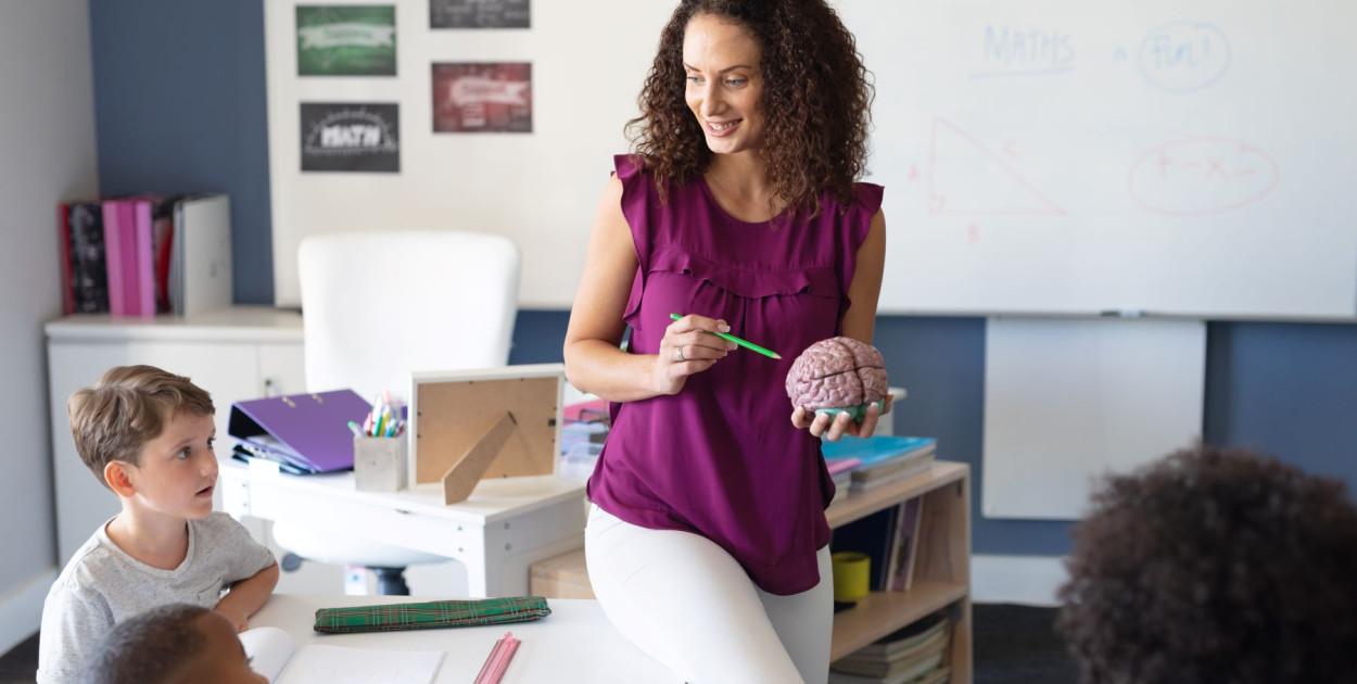 Zawód nauczyciela – poznaj ścieżki kształcenia i możliwości pracy w...
